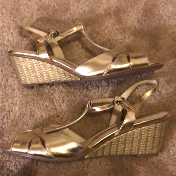 naturalizer gold sandals